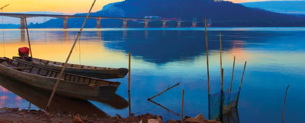 Boat & mountain in Vietnam