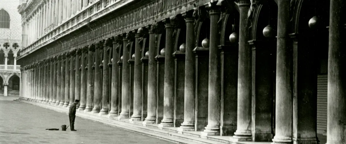 Italy-Carousel Container-01.jpg