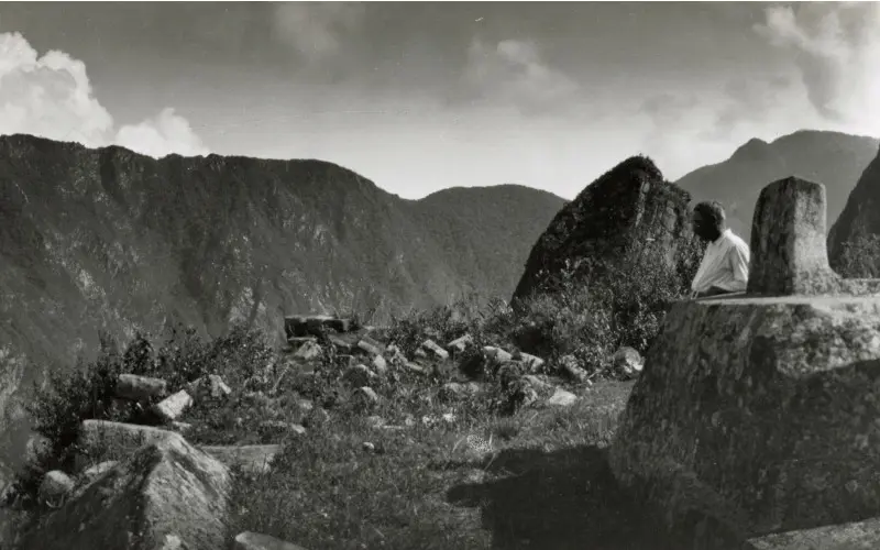 latin-carousel-container-06 mobile.jpg