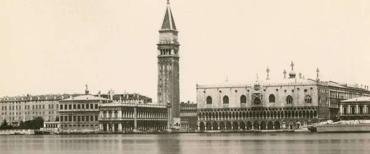 Italy-Carousel Container-03.jpg